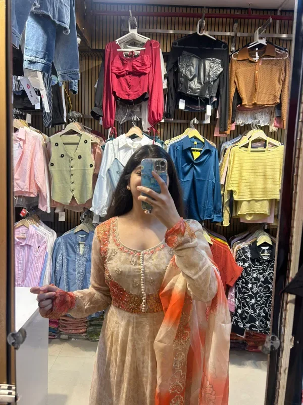 A Glimpse into Contemporary Fashion - Image 7