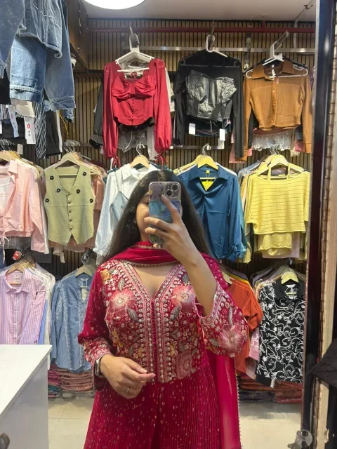 A Glimpse of a Beautifully Embellished Pink Outfit - Image 9