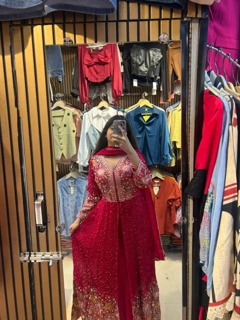 A Glimpse of a Beautifully Embellished Pink Outfit - Image 10