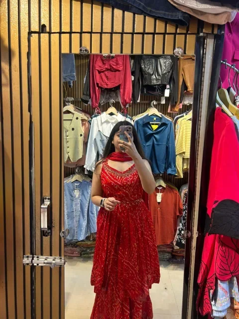 A Mirror Moment in Traditional Charm - Image 7