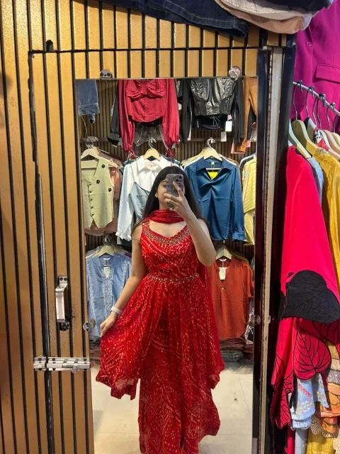 A Mirror Moment in Traditional Charm - Image 5